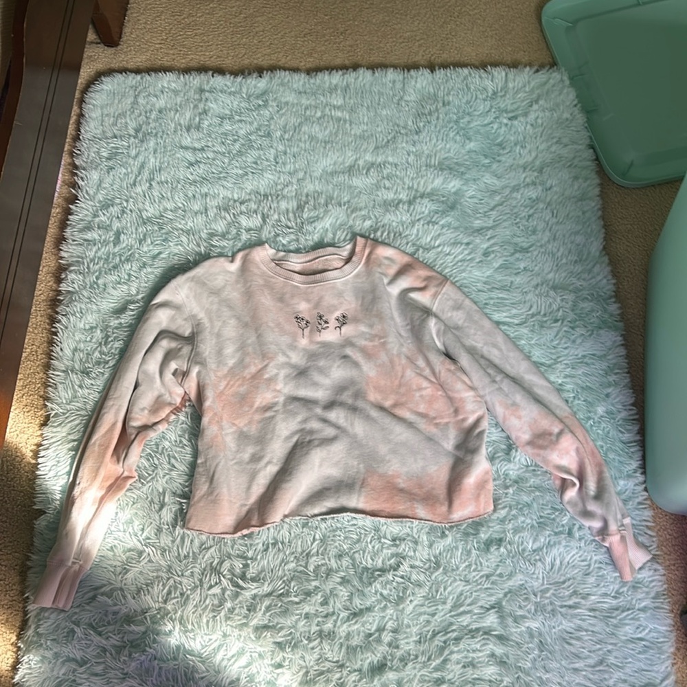 Hollister Cropped Sweatshirt • Pastel Tie Dye • 3 Flowers • Women’s size Medium